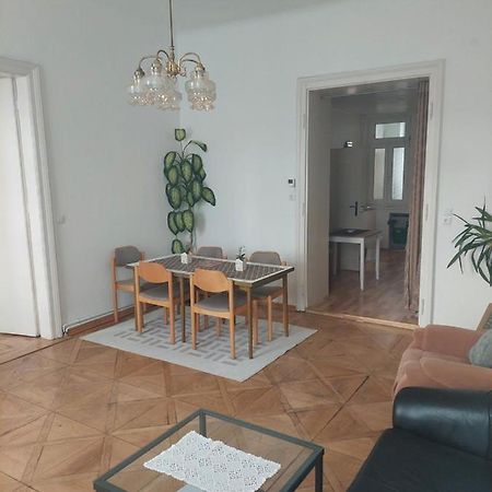 Gerald'S Apartment 12 Wina Bagian luar foto
