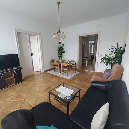 Gerald'S Apartment 12 Wina Bagian luar foto