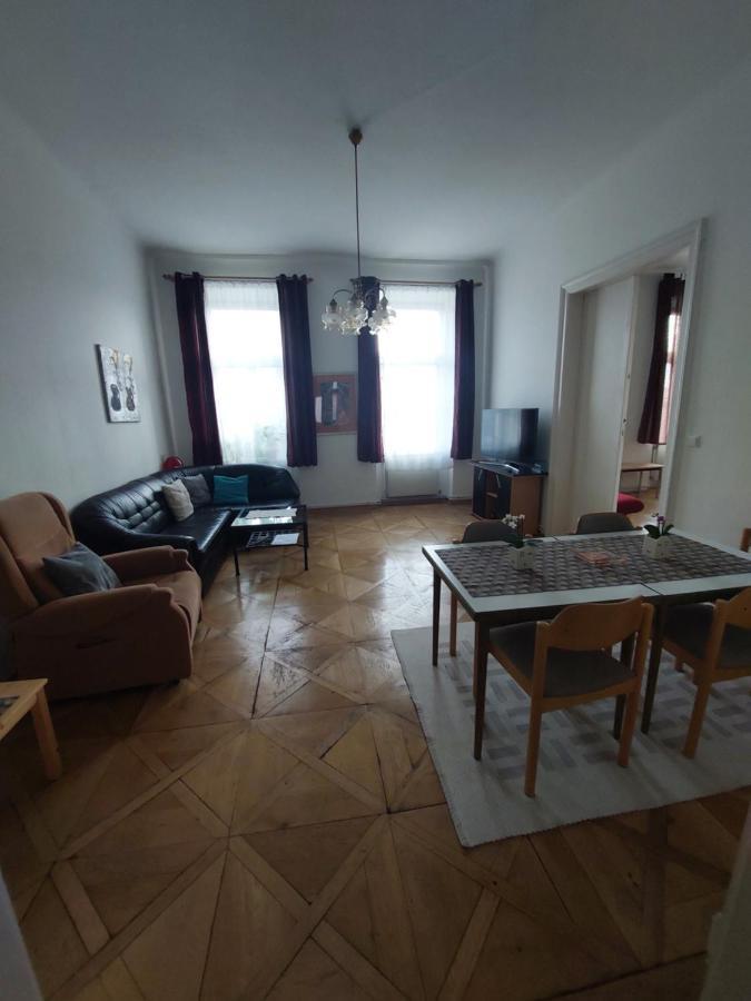 Gerald'S Apartment 12 Wina Bagian luar foto