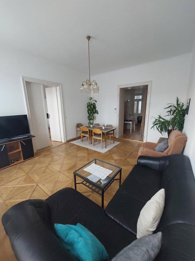 Gerald'S Apartment 12 Wina Bagian luar foto