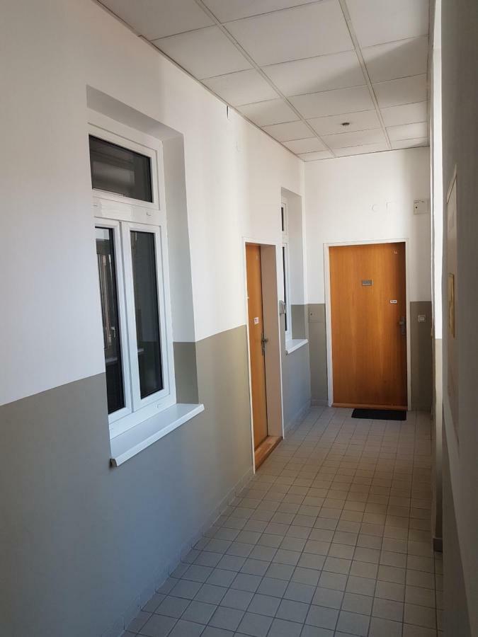 Gerald'S Apartment 12 Wina Bagian luar foto