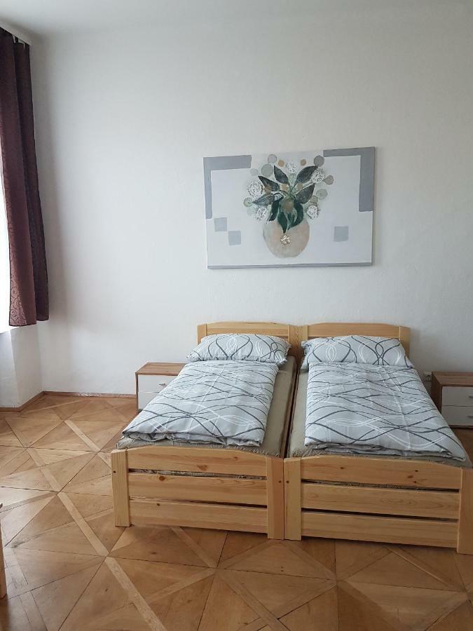 Gerald'S Apartment 12 Wina Bagian luar foto