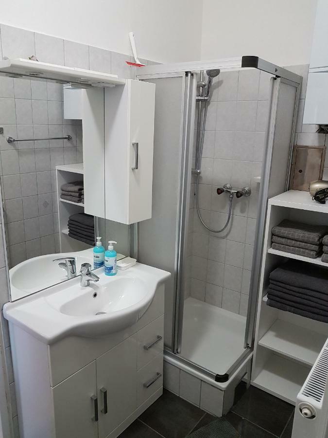 Gerald'S Apartment 12 Wina Bagian luar foto