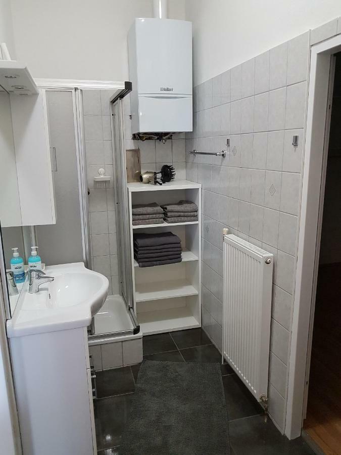Gerald'S Apartment 12 Wina Bagian luar foto