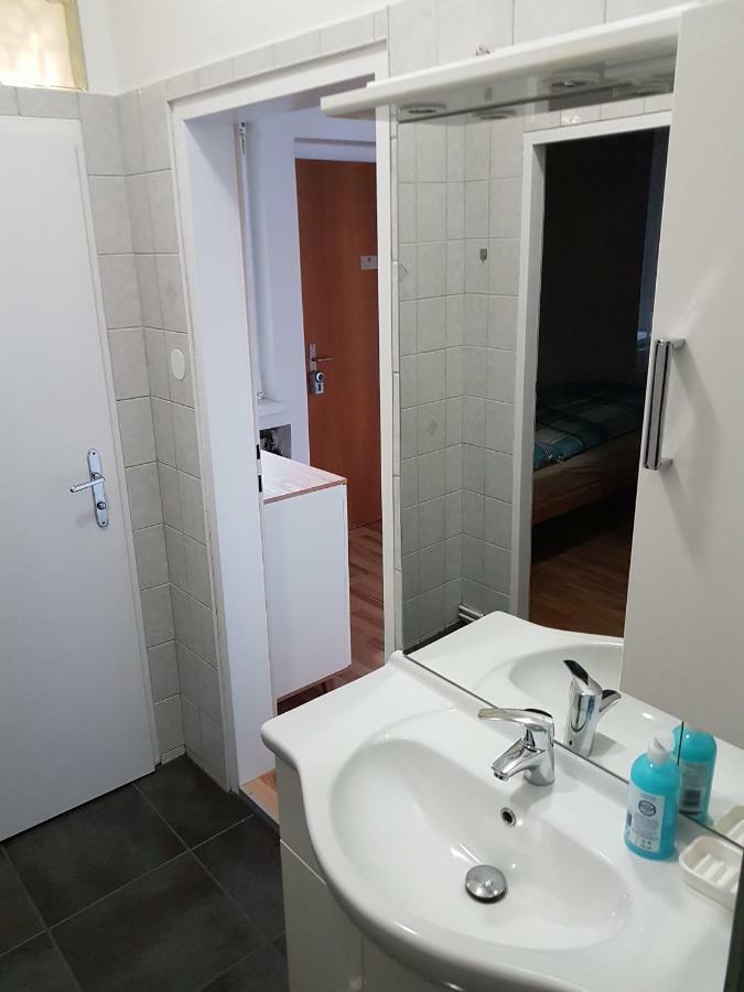Gerald'S Apartment 12 Wina Bagian luar foto