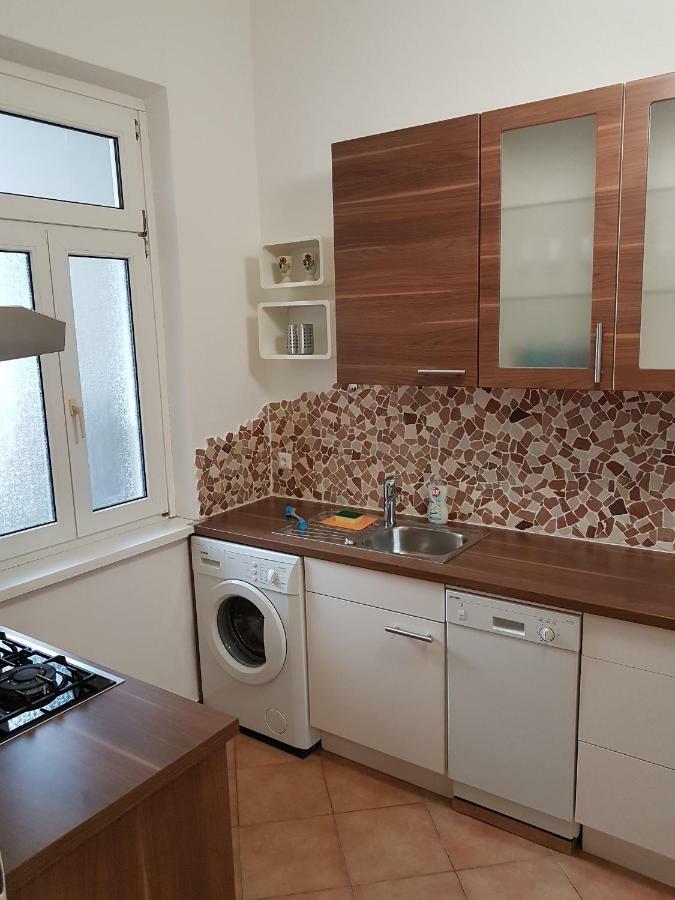 Gerald'S Apartment 12 Wina Bagian luar foto