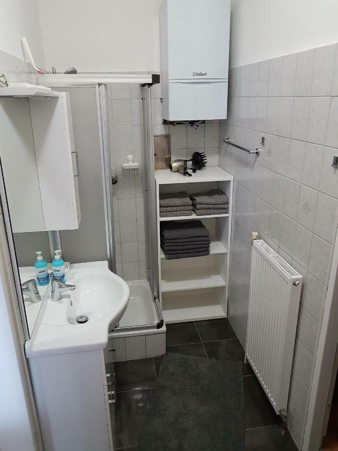 Gerald'S Apartment 12 Wina Bagian luar foto